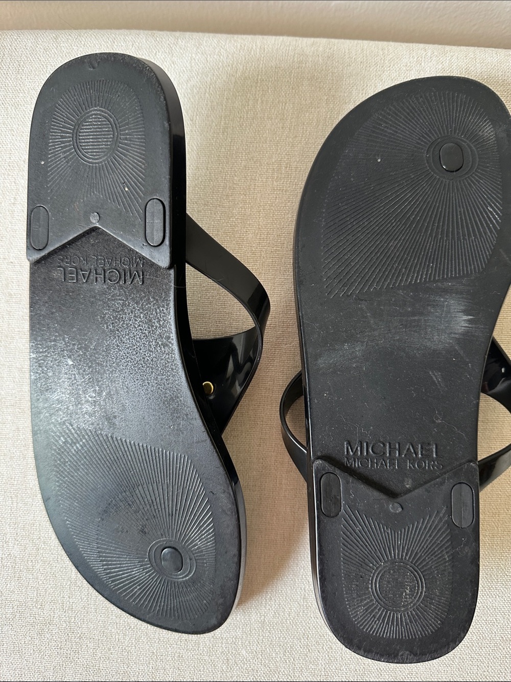 Michael Kors Black Jelly Flip Flops with Gold MK Emblem 9M - Picture 3 of 5